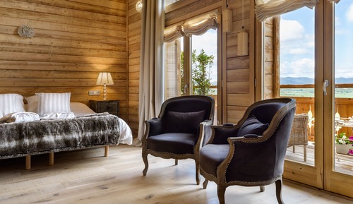 Superior Suite, 1 King Bed, Valley View