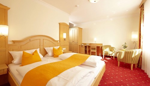 Deluxe Double Room, 1 Queen Bed, Balcony, Mountain View