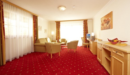 Suite, 1 Queen Bed with Sofa bed, Balcony, Mountain View