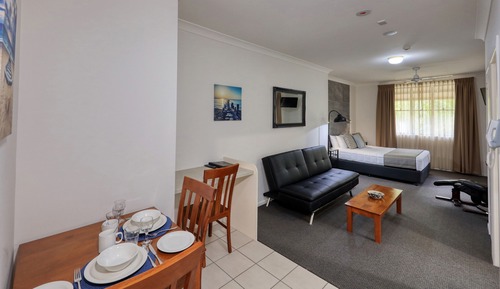 Deluxe Room, 1 Queen Bed, Balcony, Garden View