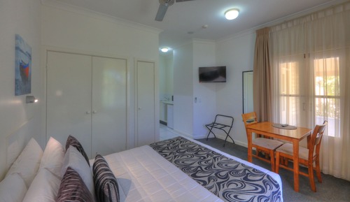 Standard Room, 1 Queen Bed