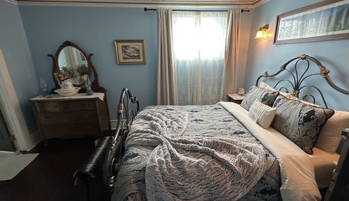 Standard Room, 1 Queen Bed (Room 7)