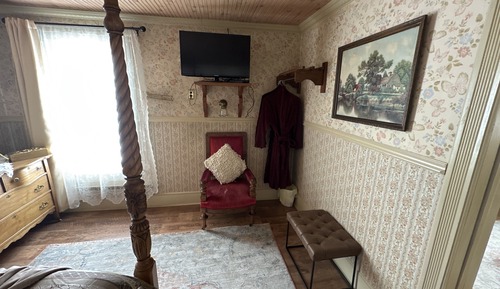 Suite, 1 Queen Bed with Sofa bed (Room 2)