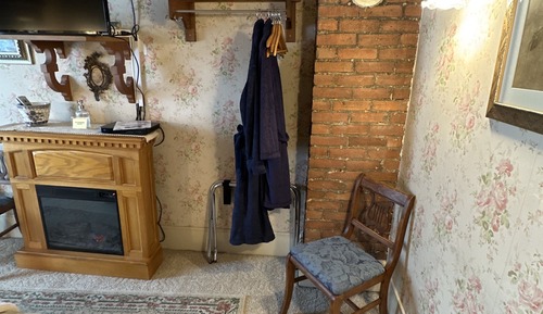 Standard Room, 1 Queen Bed (Room 5)