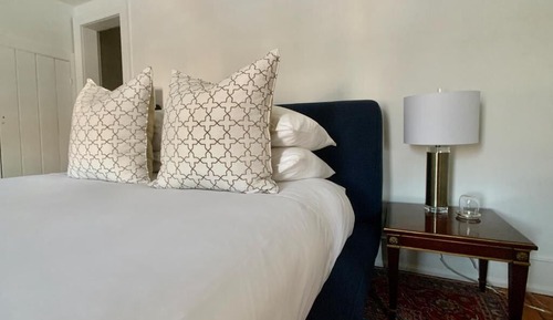 Comfort Room, 1 Queen Bed, Fireplace