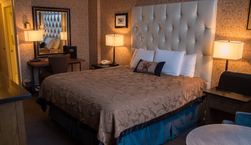 Deluxe Room, 1 King Bed, Lake View