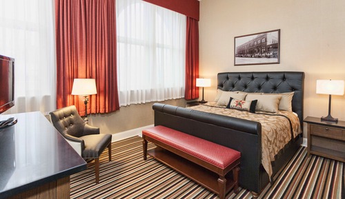 Suite, 1 King Bed with Sofa bed, City View