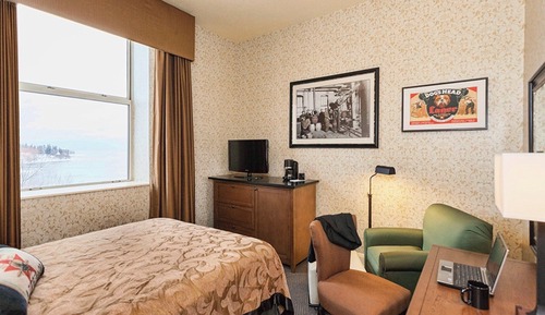 Standard Room, 1 Queen Bed, City View