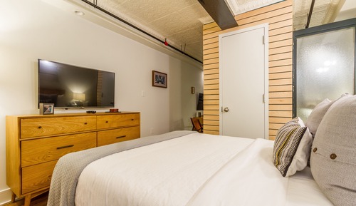 Deluxe Loft Suite with Patio (Lower Level)