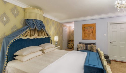 Deluxe Double Room, 1 King Bed, Mountain View, Corner 