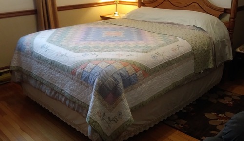 Deluxe Suite, 1 Queen Bed, Private Bathroom