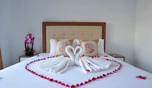 Deluxe King Bed