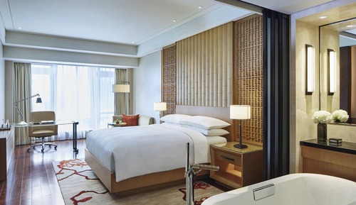 Executive Room, 1 King Bed, Smoking, City View (Executive Level)