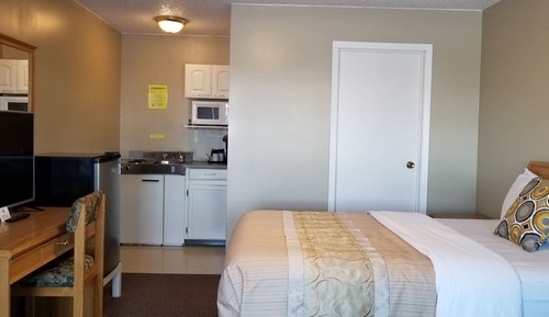 Kitchenette Standard Room, 1 Queen Bed