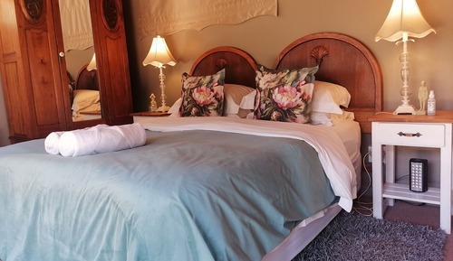 Standard Cabin, 1 King Bed, Balcony, River View (Guinea Fowl )