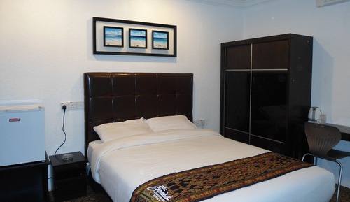 Standard Queen Room