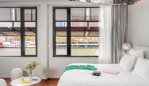 Suite designer silver Seine view
