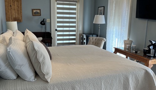Standard Room, 1 King Bed (Rose; 2nd floor-stairs only)
