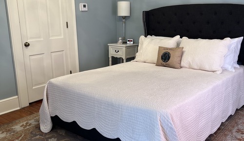Standard Room, 1 Queen Bed, Garden View (Thrall- Founder's Hall)