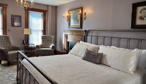 Standard Room, 1 King Bed (Pearl House 6; 2nd floor-stairs only )