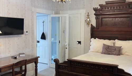 Standard Room (7; 2nd floor-stairs only)