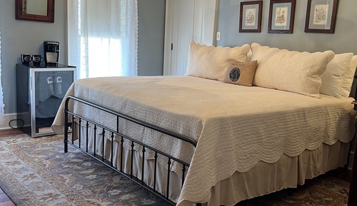 Standard Room, 1 King Bed (Munson; 2nd floor-stairs only )