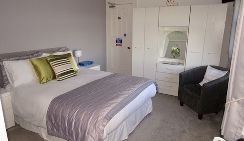 Suite, Ensuite (Room 3)
