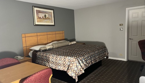 Basic Room, 1 King Bed