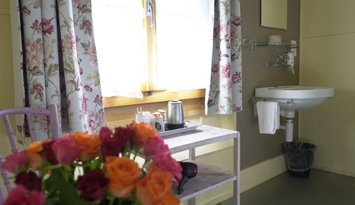 Standard Twin Room, 2 Twin Beds, Shared Bathroom, Mountain View
