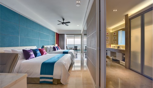 Premium Pool Suite