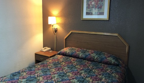 Basic Room, 1 Queen Bed, Non Smoking
