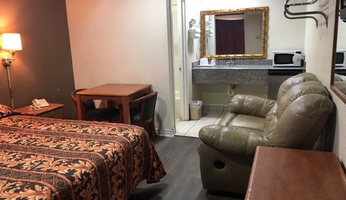 Basic Room, 1 King Bed, Non Smoking