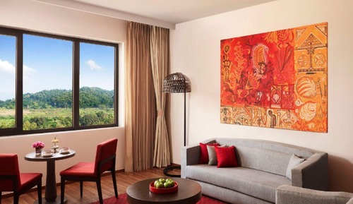 Premium Suite, 1 King Bed, City View