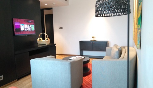 Premium Suite, 1 King Bed, Hill View