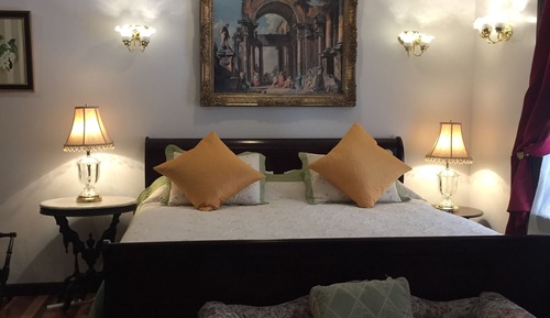 Luxury Suite, 1 King Bed (Gardens of Babylon)