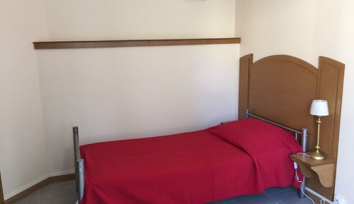 Chambre Simple Économique, salle de bains commune