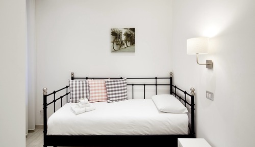 Single Room (Side)