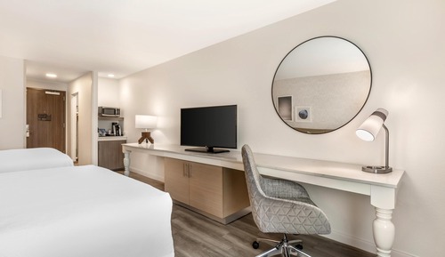 Room, 2 Queen Beds, Accessible (Roll In Shower)