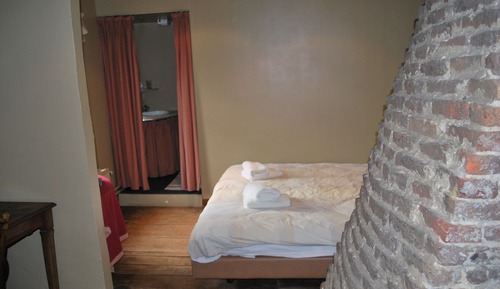Basic Double Room, Shared Bathroom