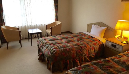 Twin Room, Smoking