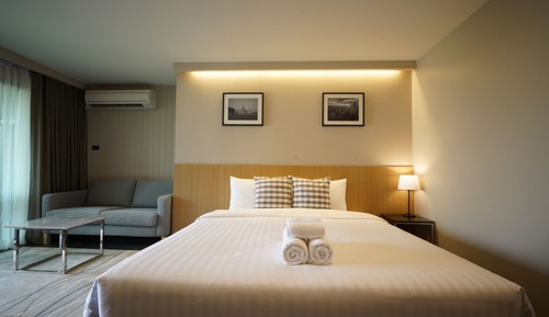 Premier Room, 1 King Bed, Balcony