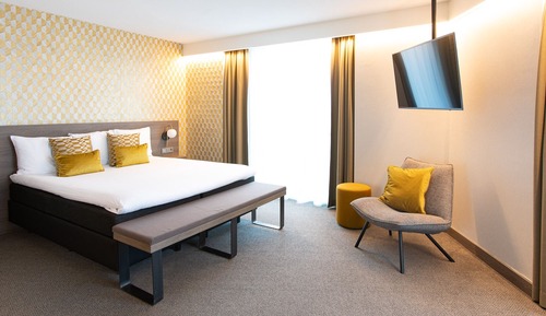 Junior Suite, 1 King Bed (Gold)