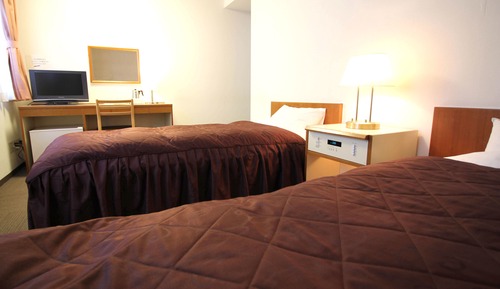 Twin Room, Smoking