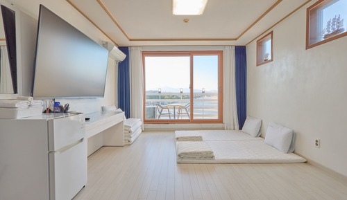 Traditional Room, Beach View (Ondol)