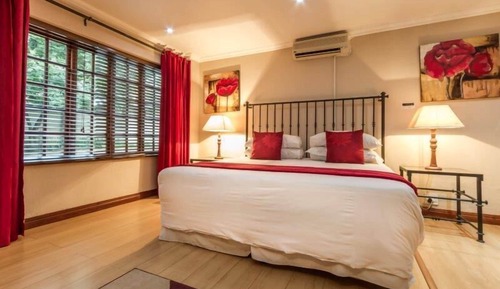 Deluxe Suite (8)
