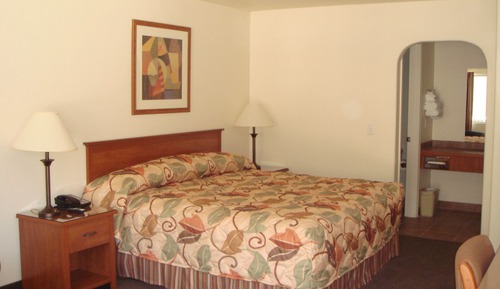 Standard Room, 1 Queen Bed, Accessible, Smoking