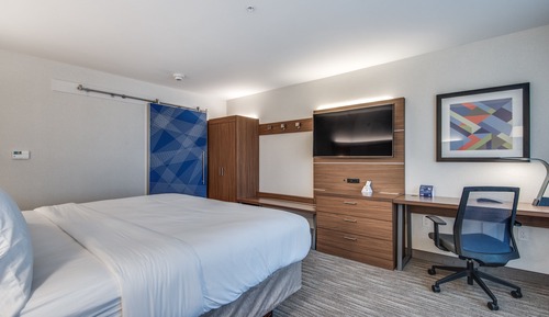 Standard Room, 1 King Bed, Accessible, Non Smoking (Communications)