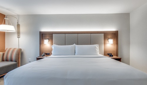 Standard Room, 1 King Bed, Mobility Accessible, Non Smoking (Mobility, Comm)