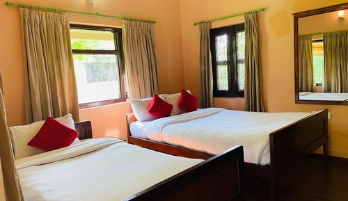 Standard Thatched Double/Twin Room – Bungalow 