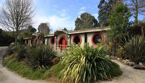 Cave Holiday Motel